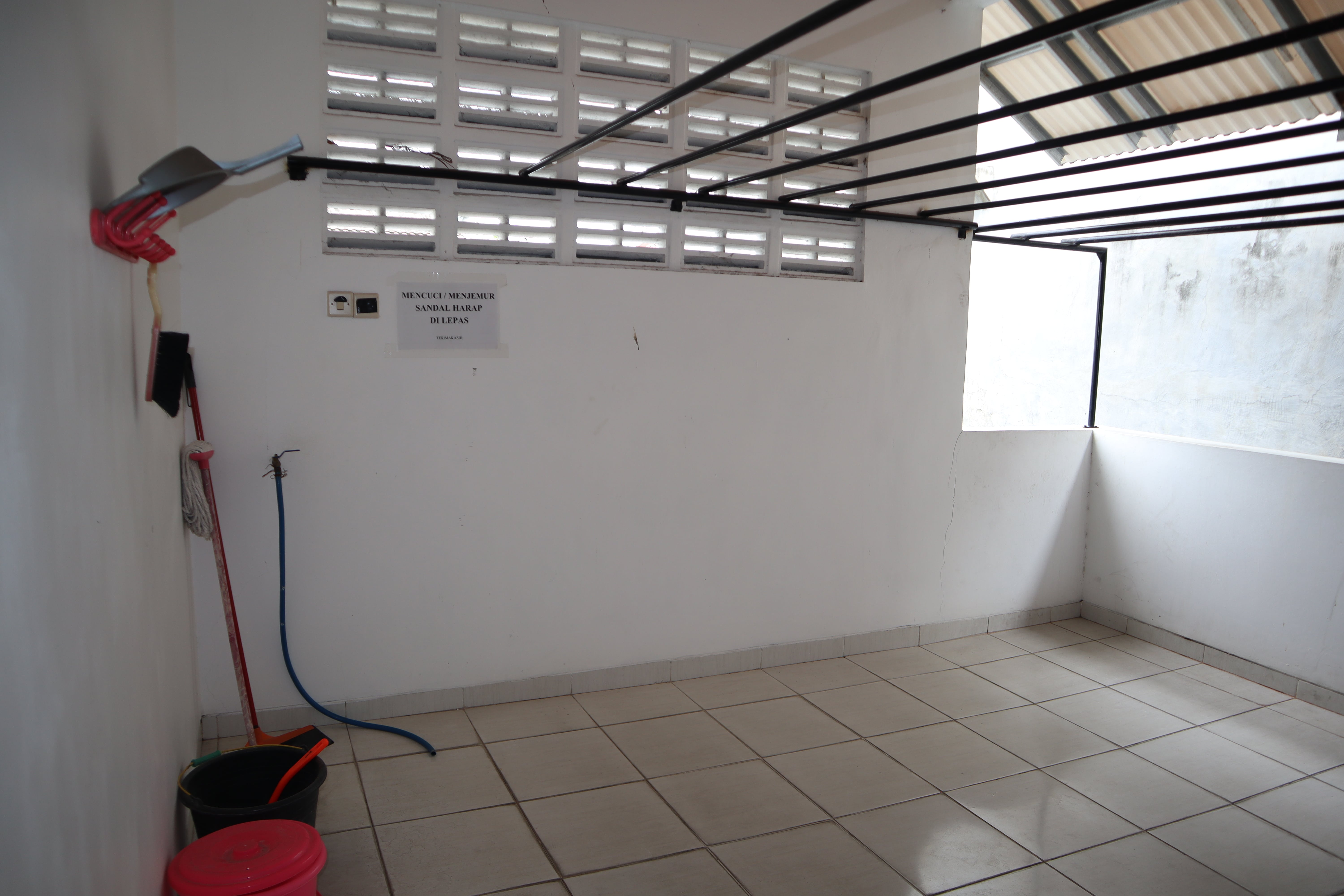 foto Jemuran dan Tempat Cuci Pakaian